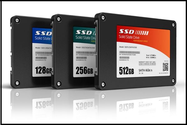 ổ cứng SSD trong pc dựng phim